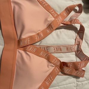 Nike sports bra (medium)